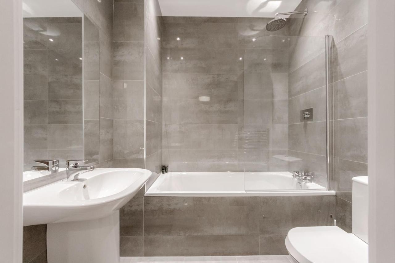 Roomspace Serviced Apartments - Nouvelle House Sutton  Kültér fotó