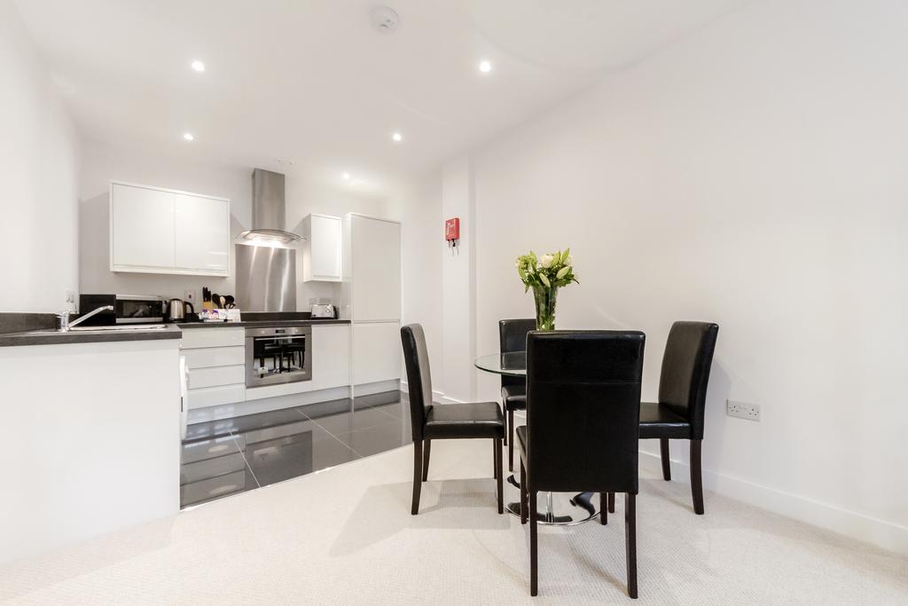 Roomspace Serviced Apartments - Nouvelle House Sutton  Kültér fotó